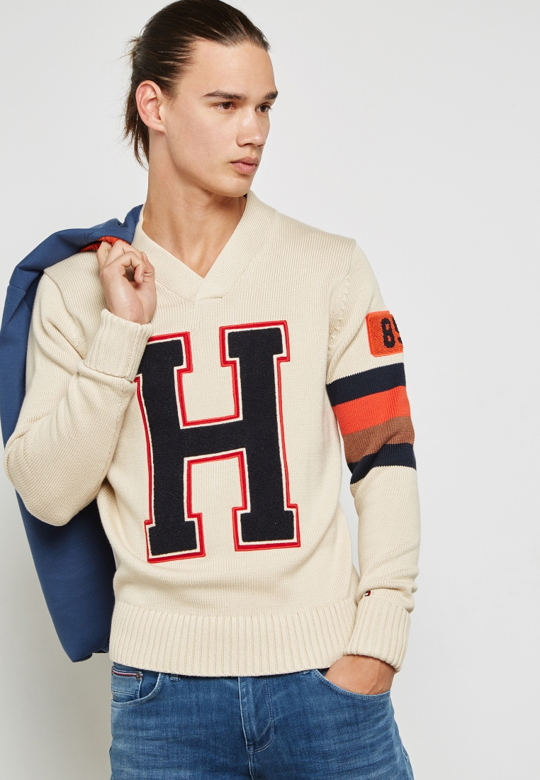Drik Afvigelse af Buy Tommy Hilfiger beige H Print Sweater for Men in MENA, Worldwide