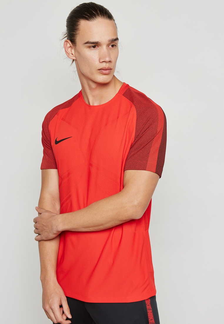 Buy Nike red Aeroswift Strike T-Shirt for Men Jeddah