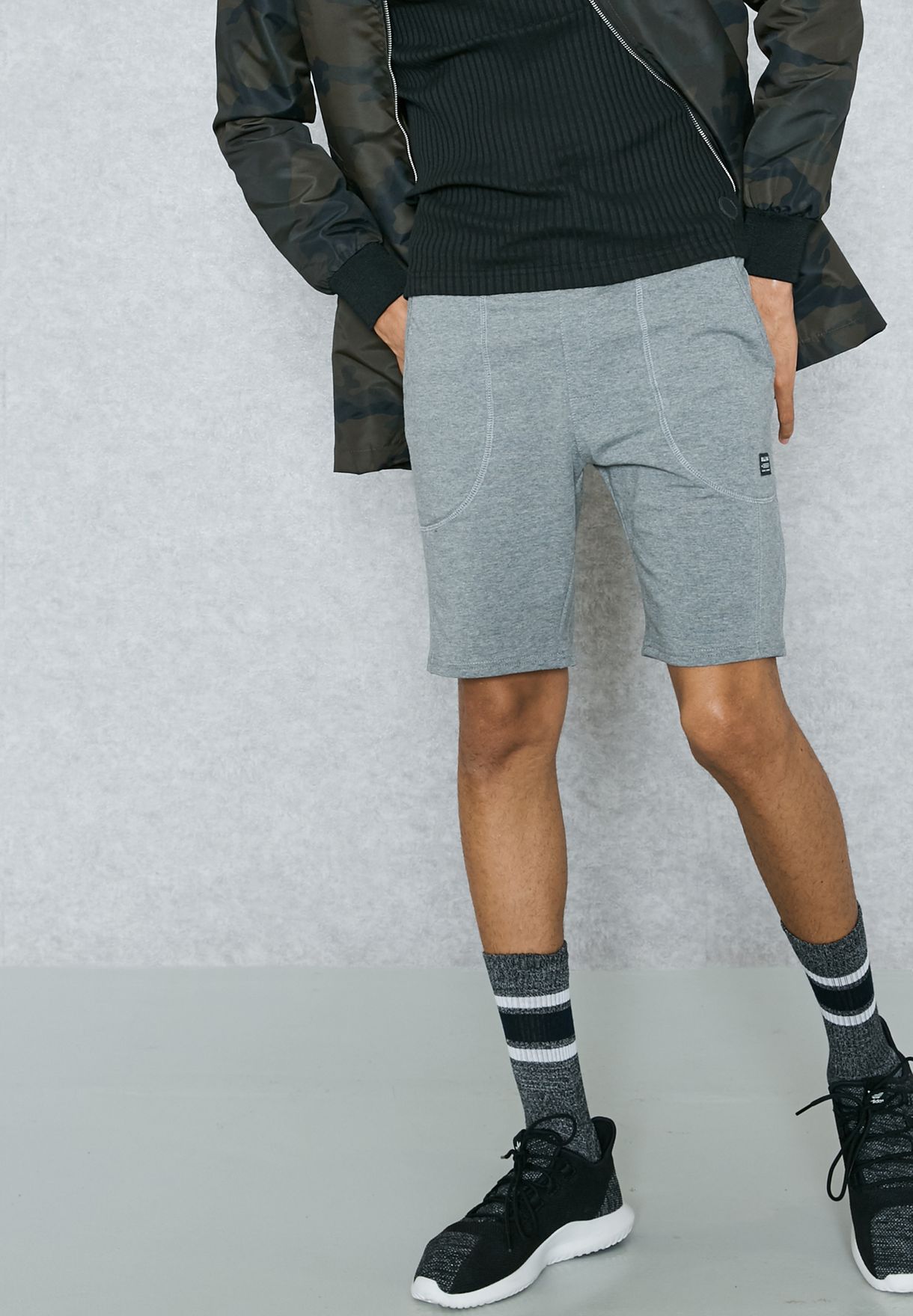 grey sweat shorts outfit mens