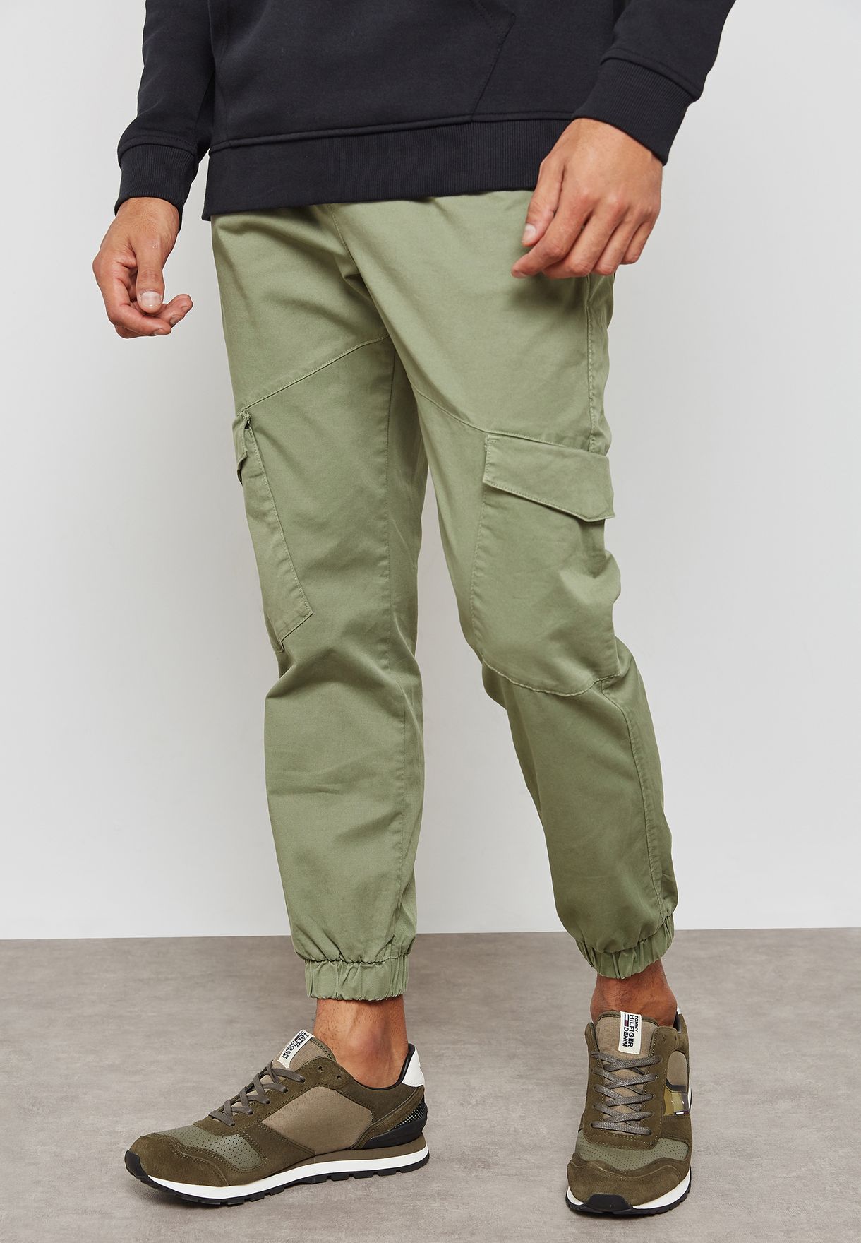 tommy jeans cuffed cargo pants