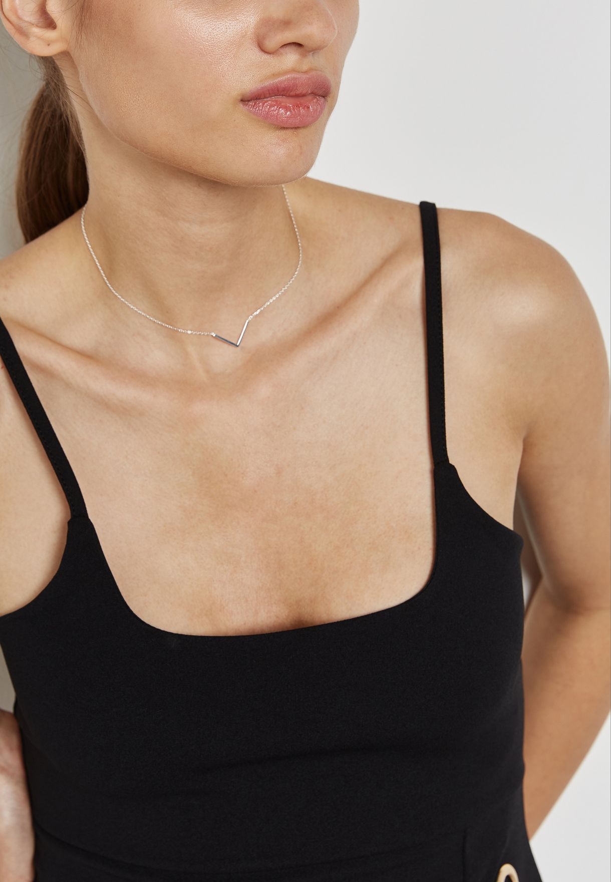 orelia clean v necklace