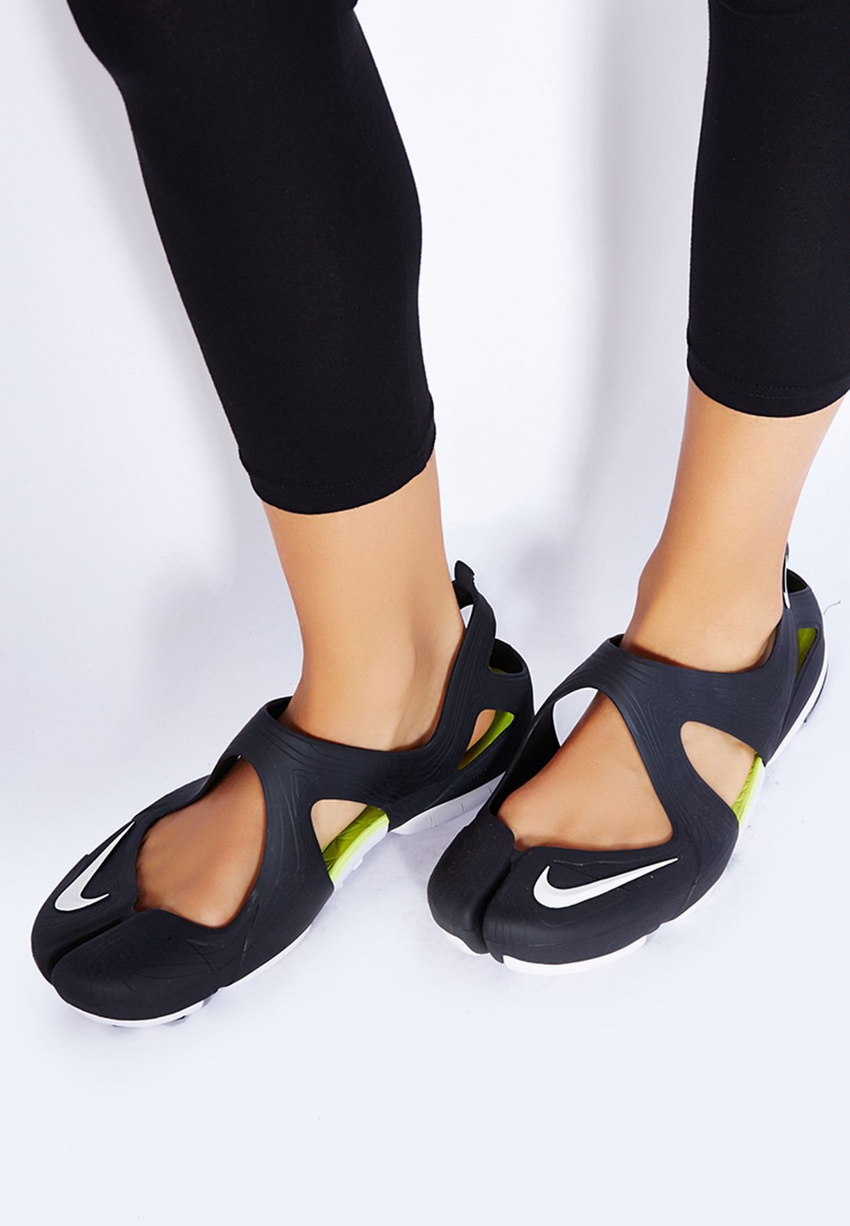 Buy Nike black Free Rift Sandal for Men 