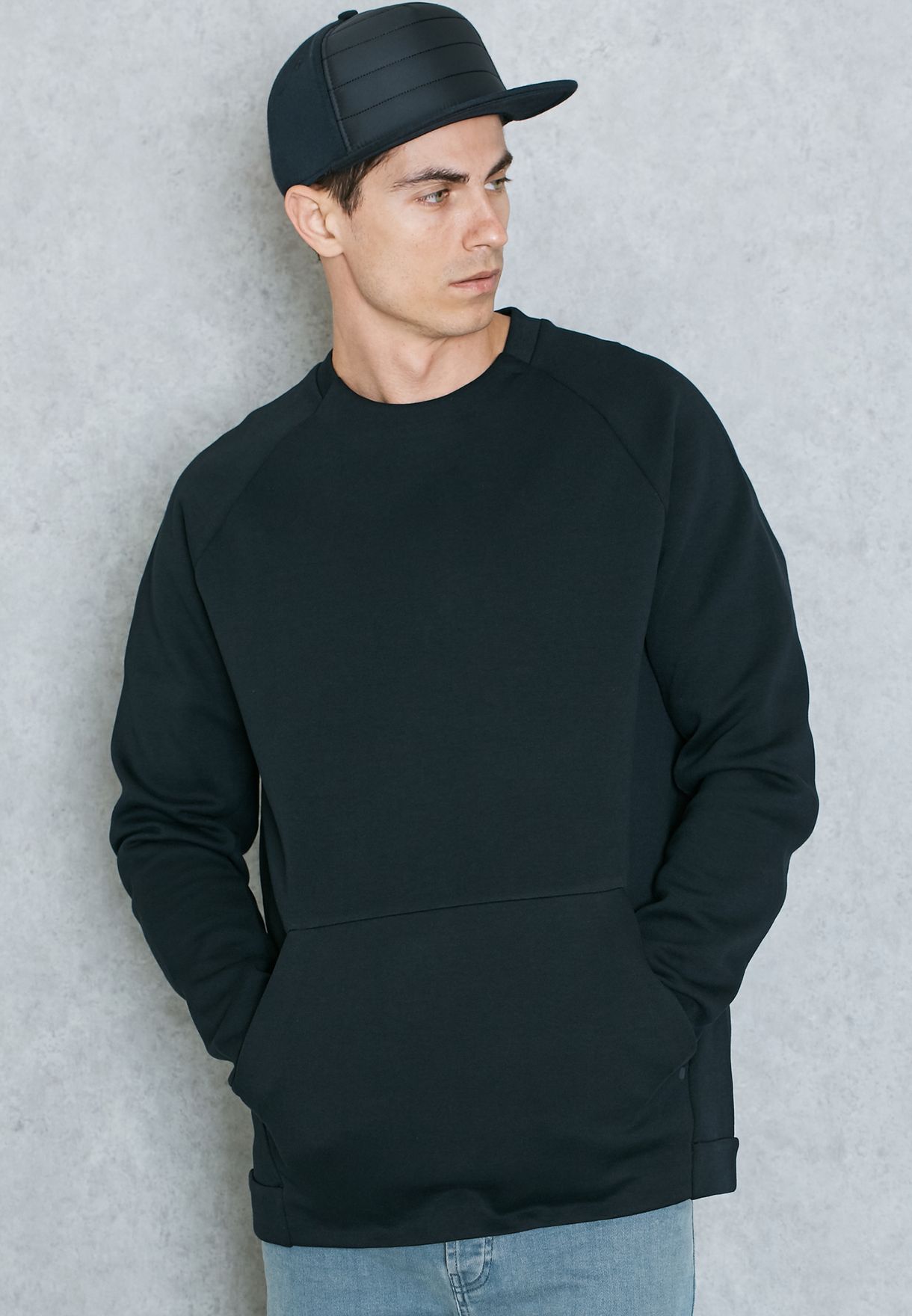 Buy Nike black Tech Fleece Sweatshirt for Men in MENA, Worldwide