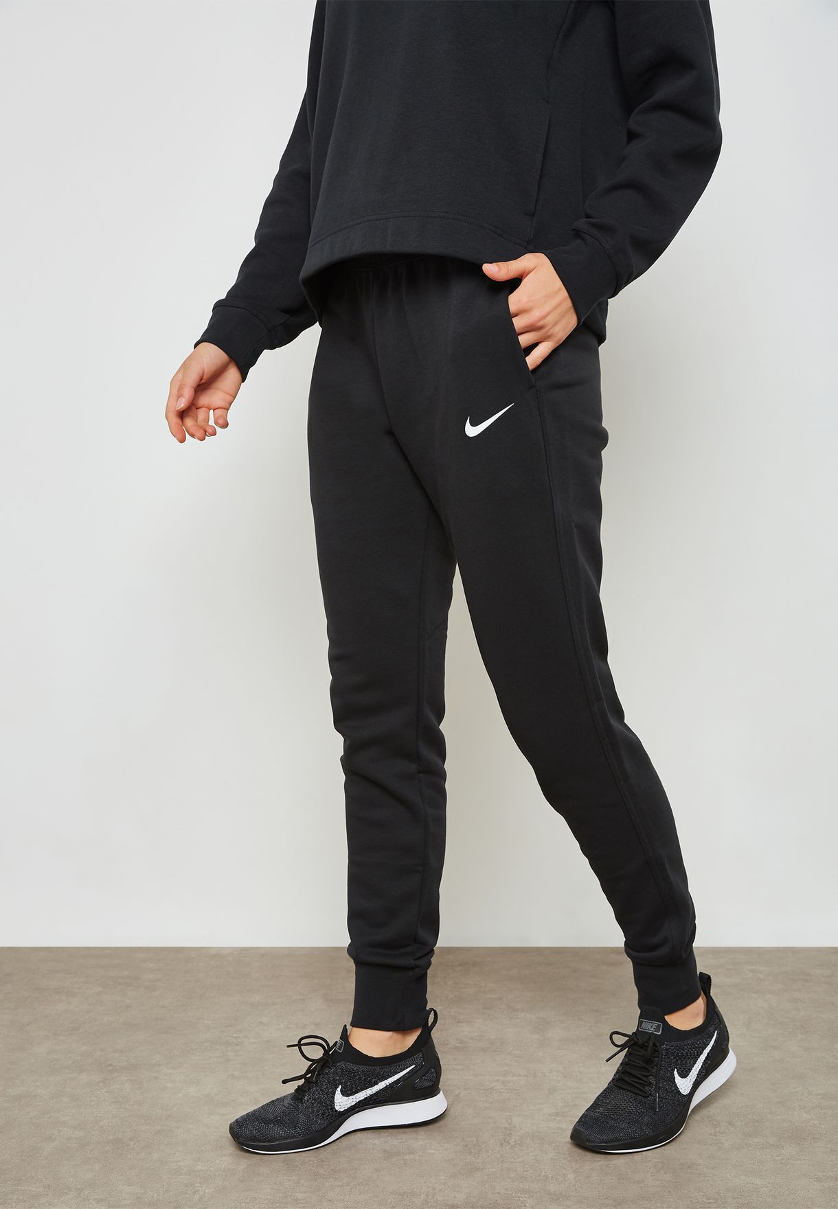 Buy Nike black Swoosh Fleece Sweatpants for Women in MENA, Worldwide