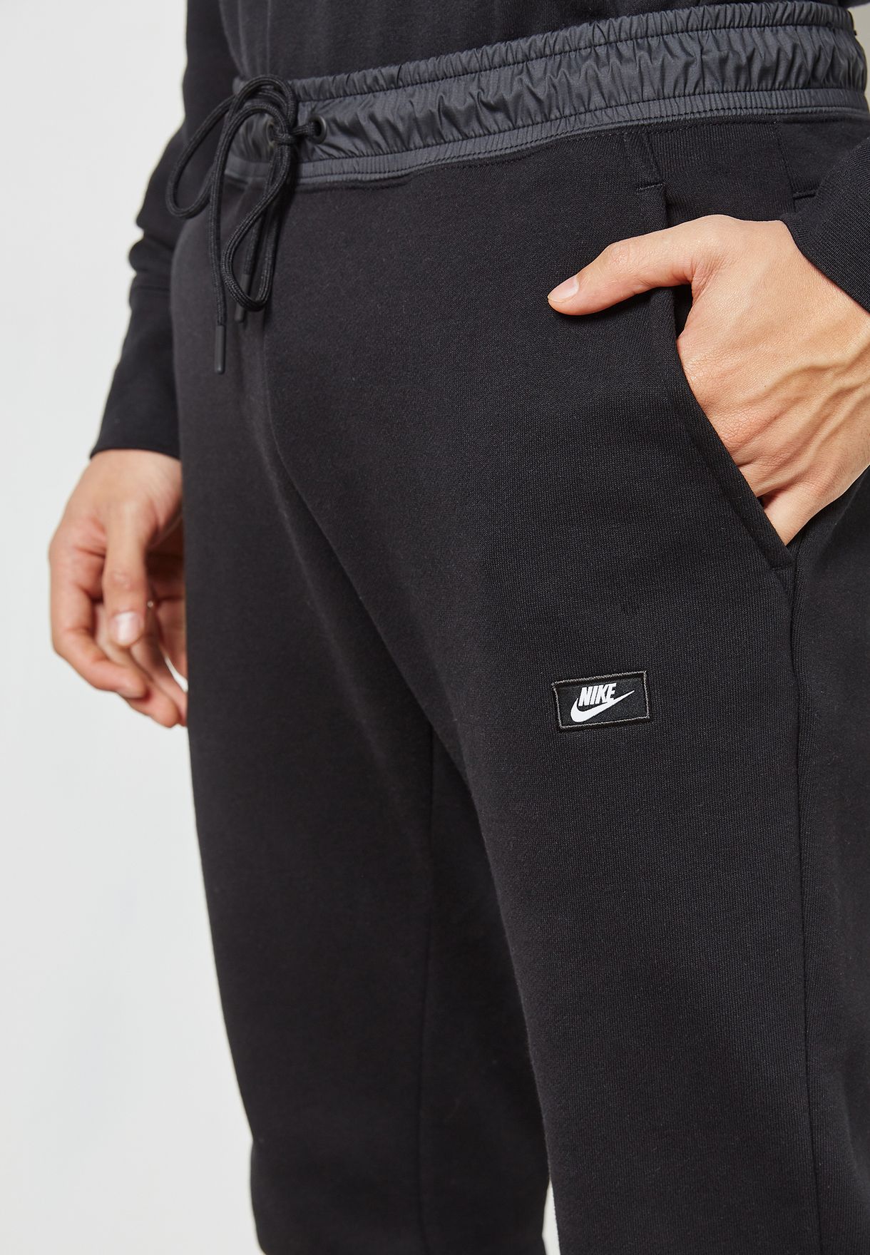Buy Nike black Modern Sweatpants for Men in MENA, Worldwide | 835862-010