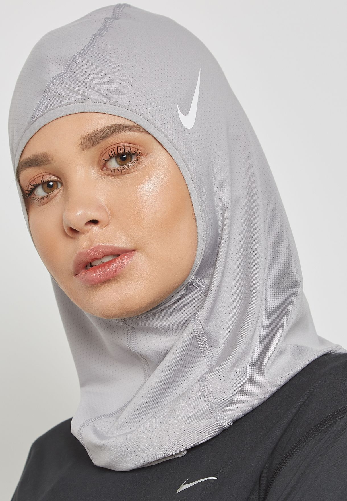 Shop Nike Grey Pro Hijab NJNJ30732S For Women In UAE NI727AC55VJS