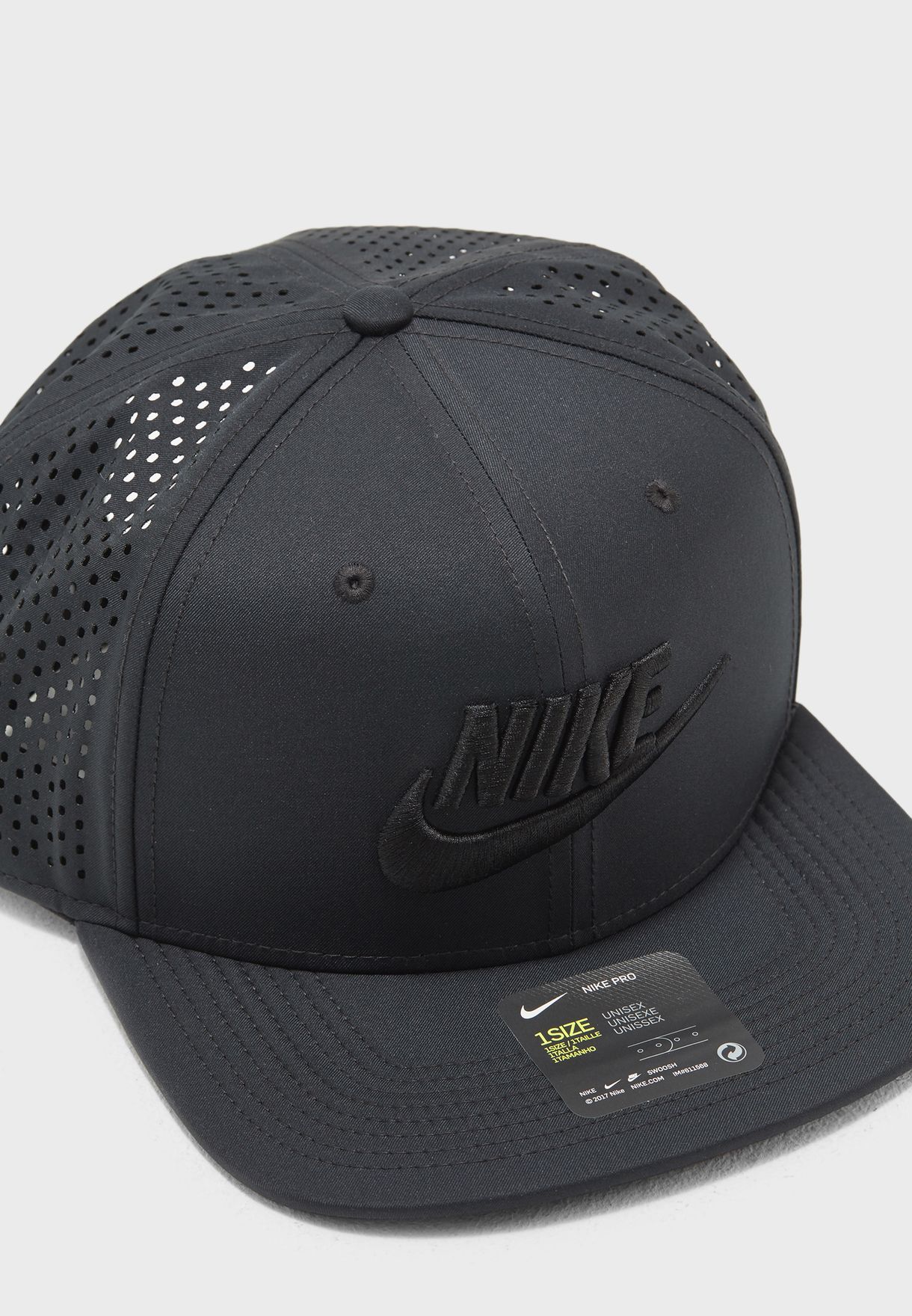 Buy Nike black Pro Tech Cap for Men in MENA, Worldwide | 891286-010