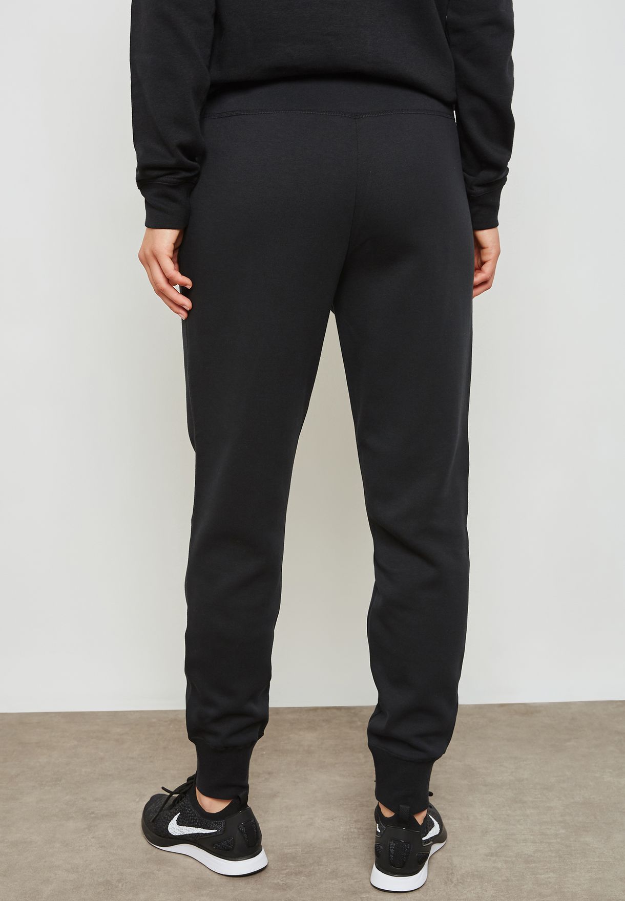 Buy Nike black Tech Fleece Sweatpants for Women in MENA, Worldwide ...