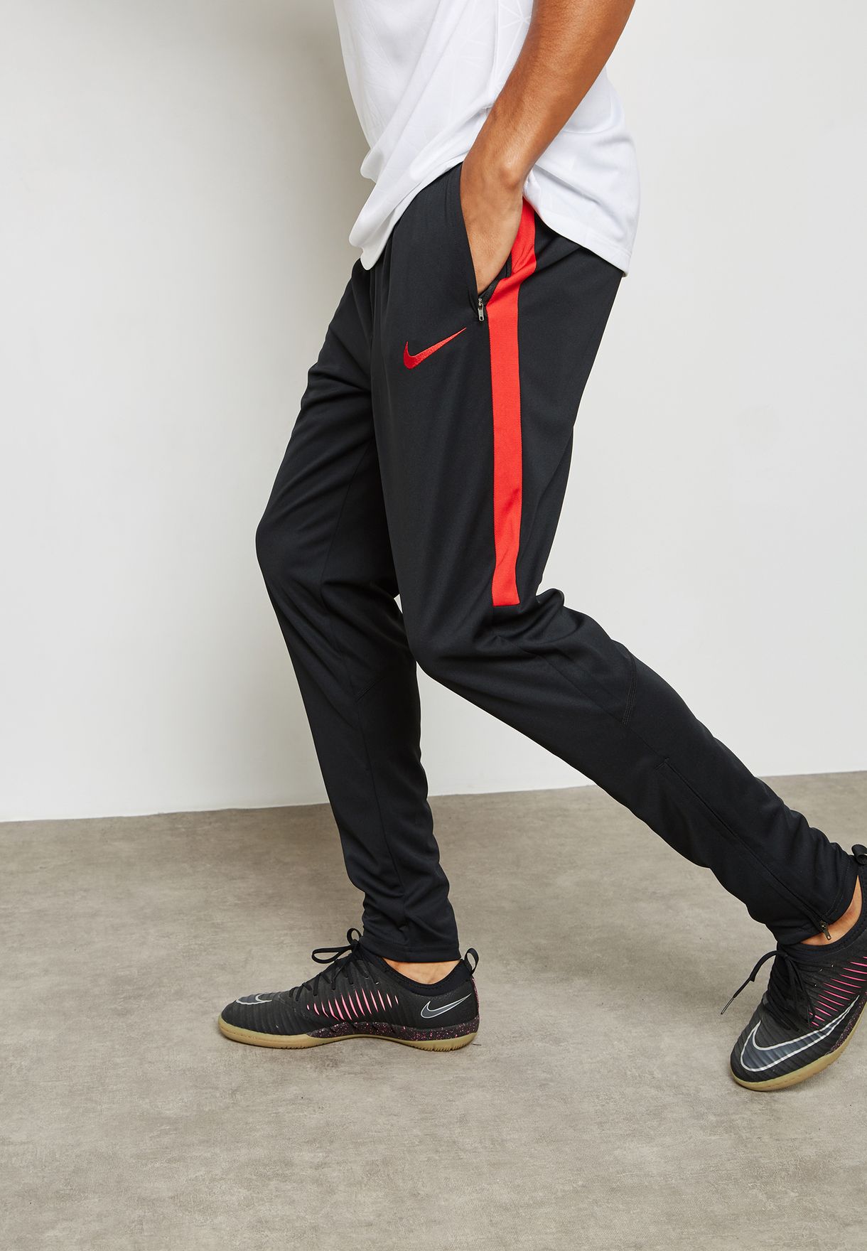 men's nike black and red joggers