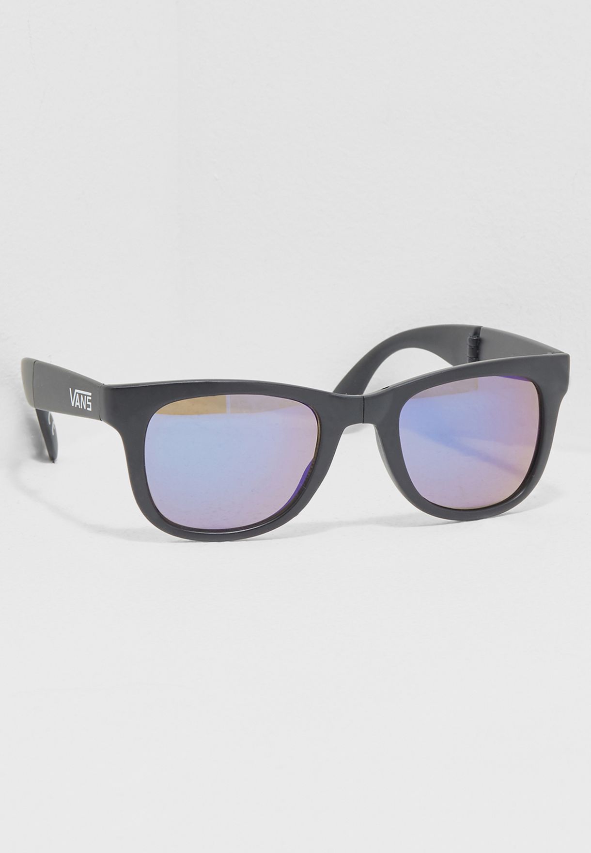 øretelefon genstand Ærlig Buy Vans black Foldable Spicoli Sunglasses for Men in MENA, Worldwide -  VAUNKLWL