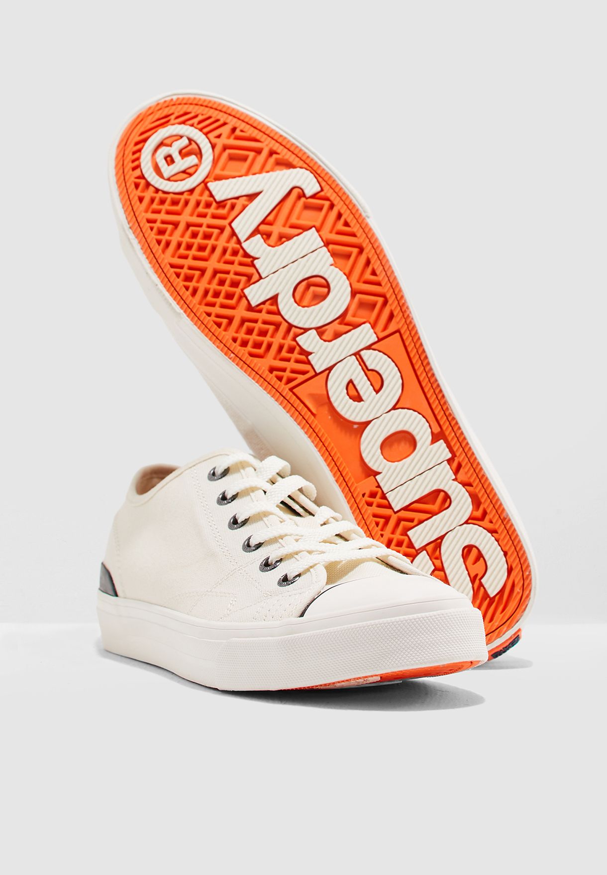 Trophy Classic Casual Sneakers 