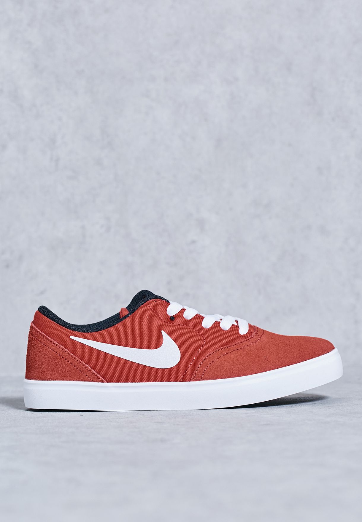 nike with red check