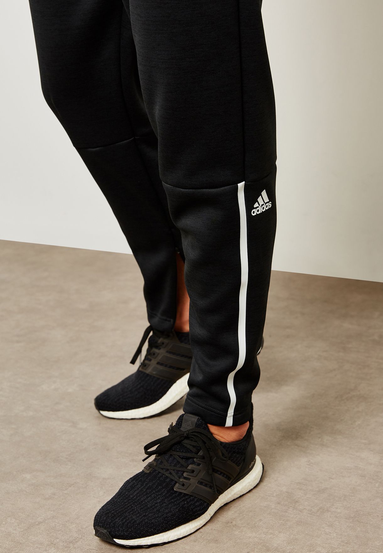 Buy adidas black Z.N.E Sweatpants for Men in MENA, Worldwide | CX0702