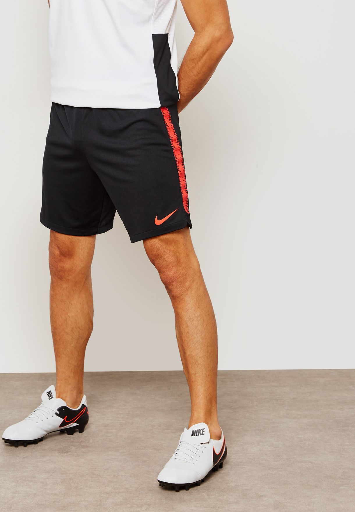 Buy Nike black Dri-FIT Squad Shorts for Men in Riyadh, Jeddah | 894545-016