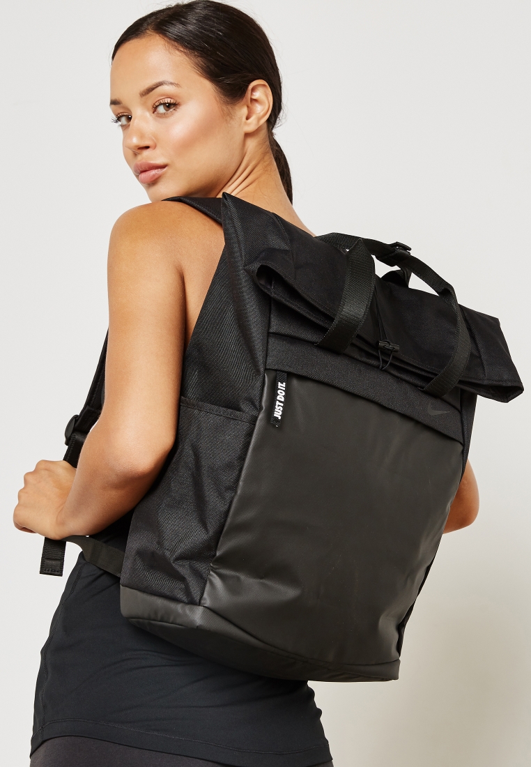 Escuela primaria inundar corto Buy Nike black Radiate Backpack for Women in MENA, Worldwide
