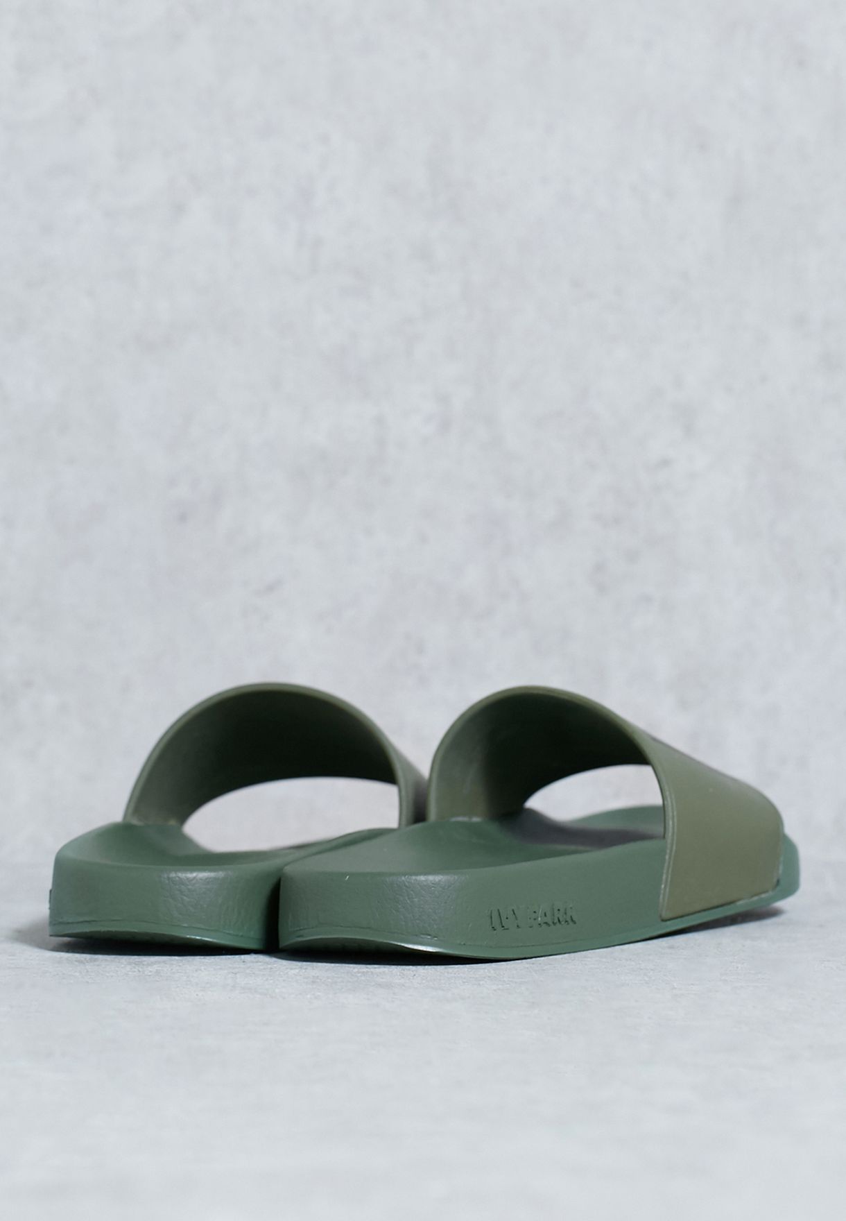 sliders for women under 200
