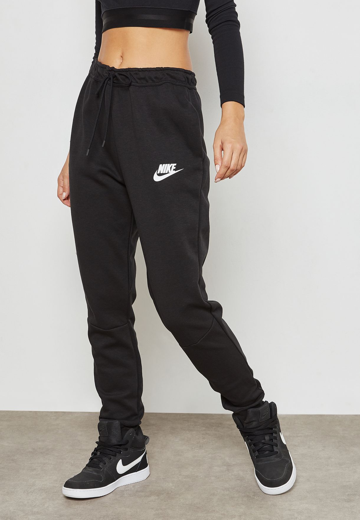 Buy Nike black AV15 Sweatpants for Women in MENA, Worldwide | 885377-010