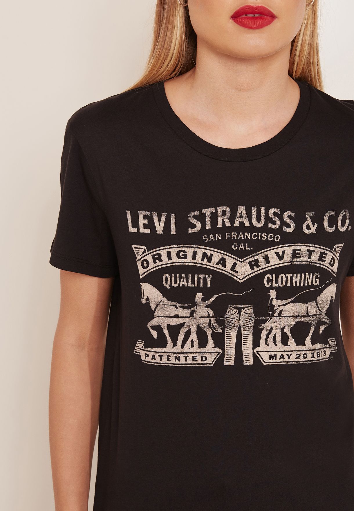 Buy Levis black Two Horse Perfect T-Shirt for Women in Riyadh, Jeddah