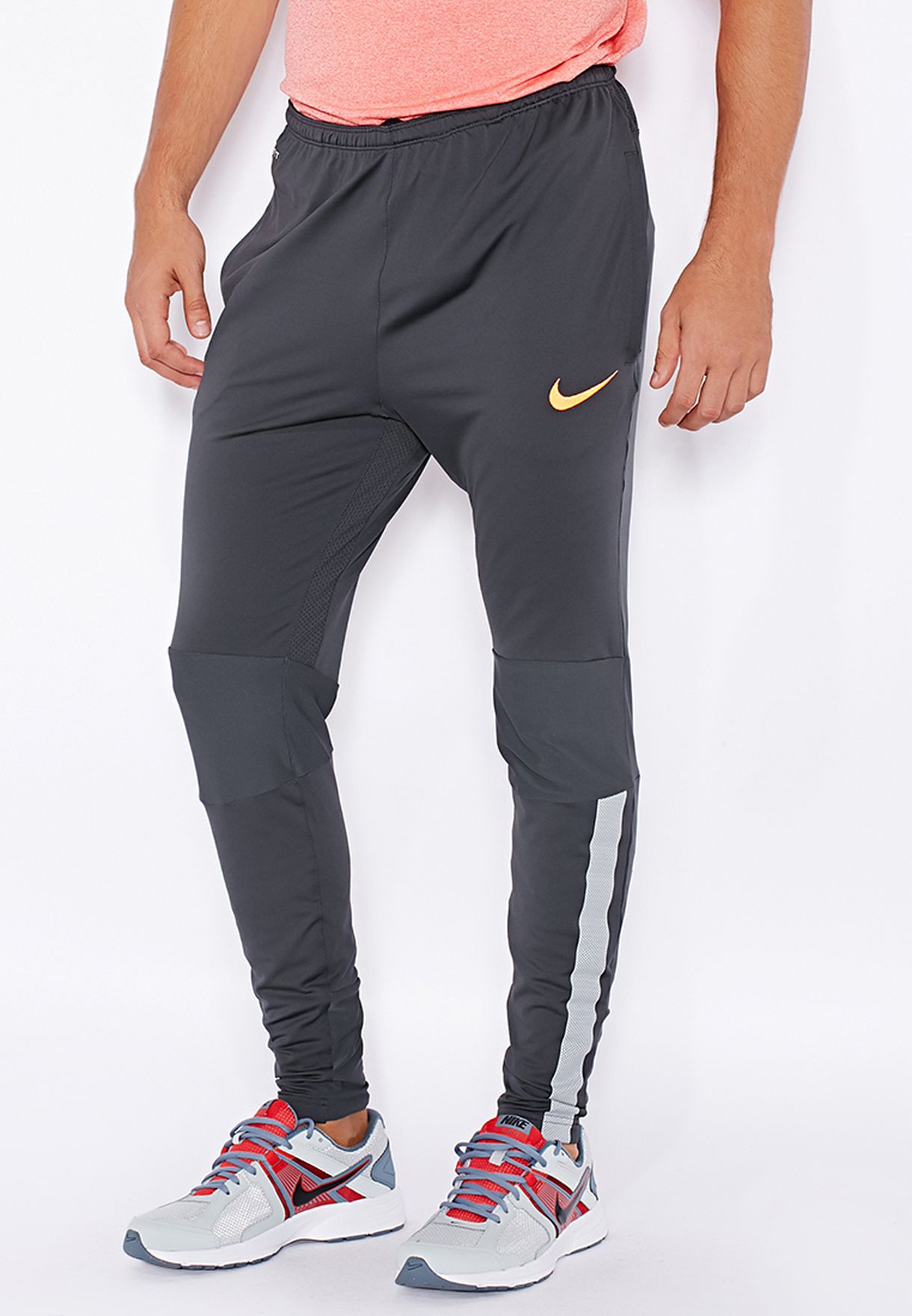 Educación escolar consonante cinta Buy Nike black Select Strike Tech Pants for Men in MENA, Worldwide