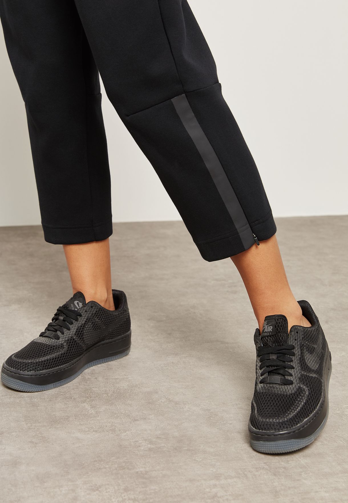 nike tech capri