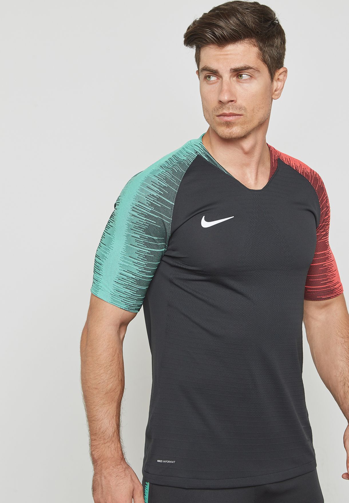 Buy Nike black Aeroswift Strike T-Shirt for Men in MENA, Worldwide