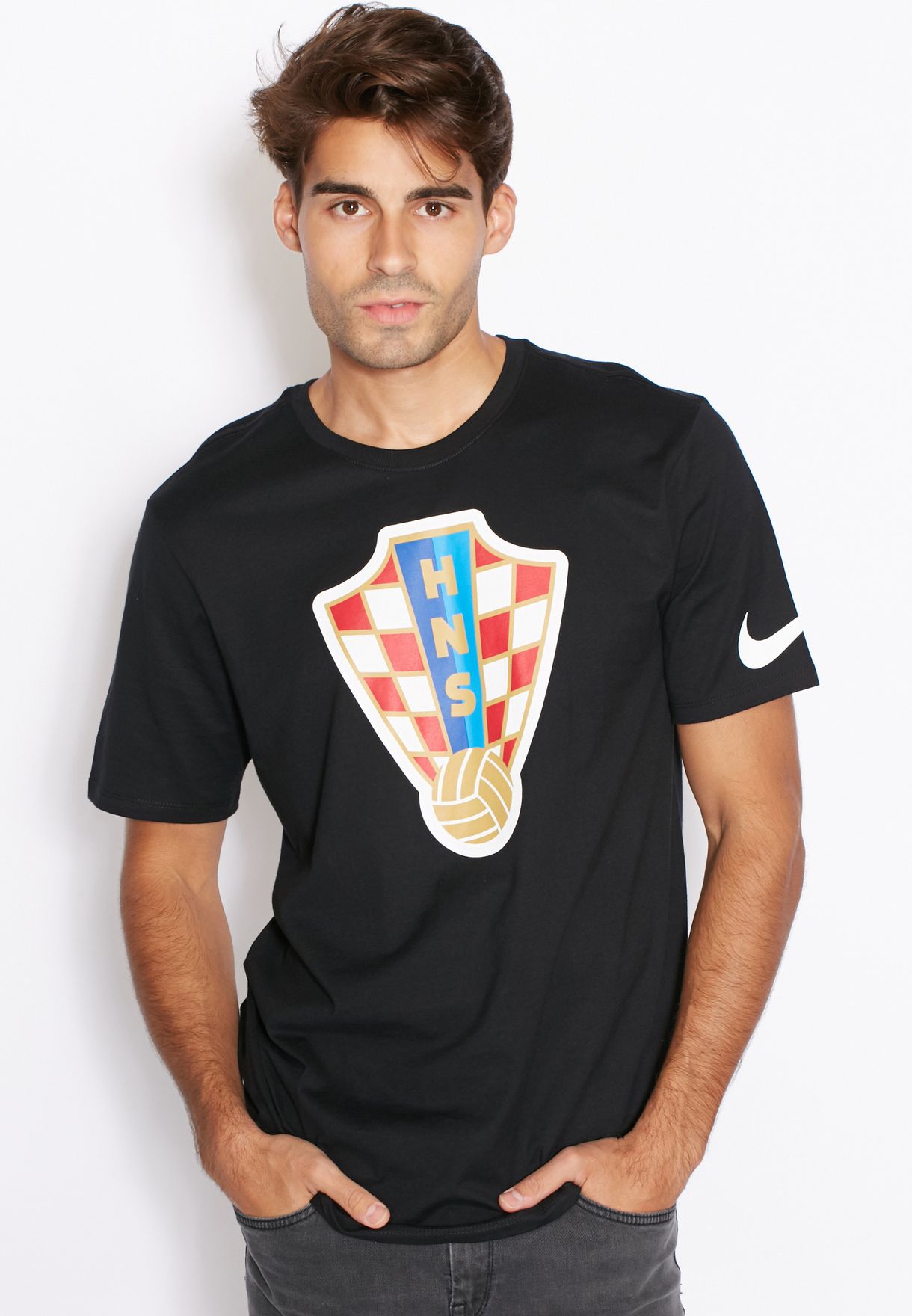 Buy Nike black Croatia Crest T-Shirt for Men in MENA, Worldwide 807863-010.