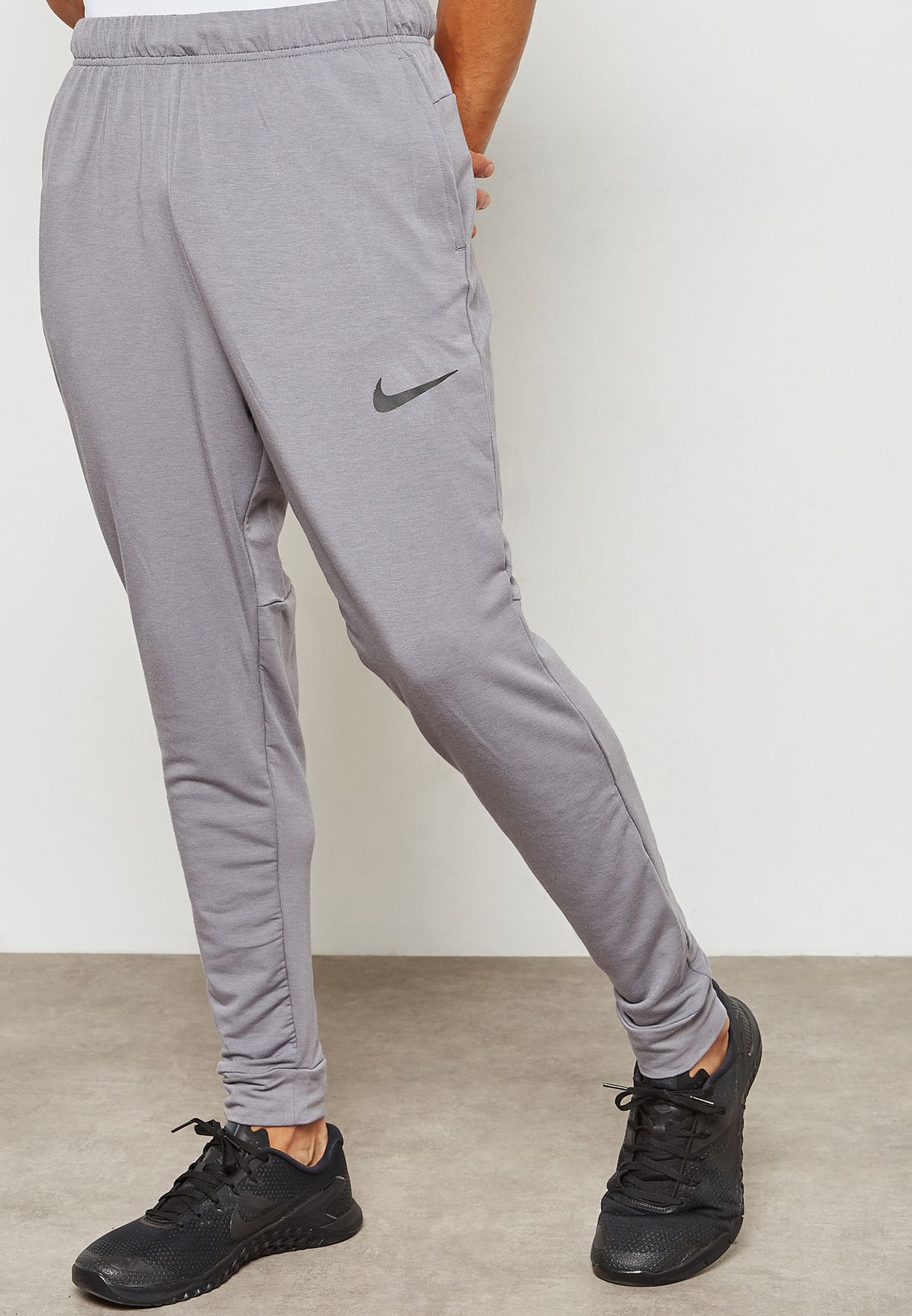 Buy Nike grey Dri-FIT Hyper Sweatpants for Men in MENA, Worldwide | 889393 -036