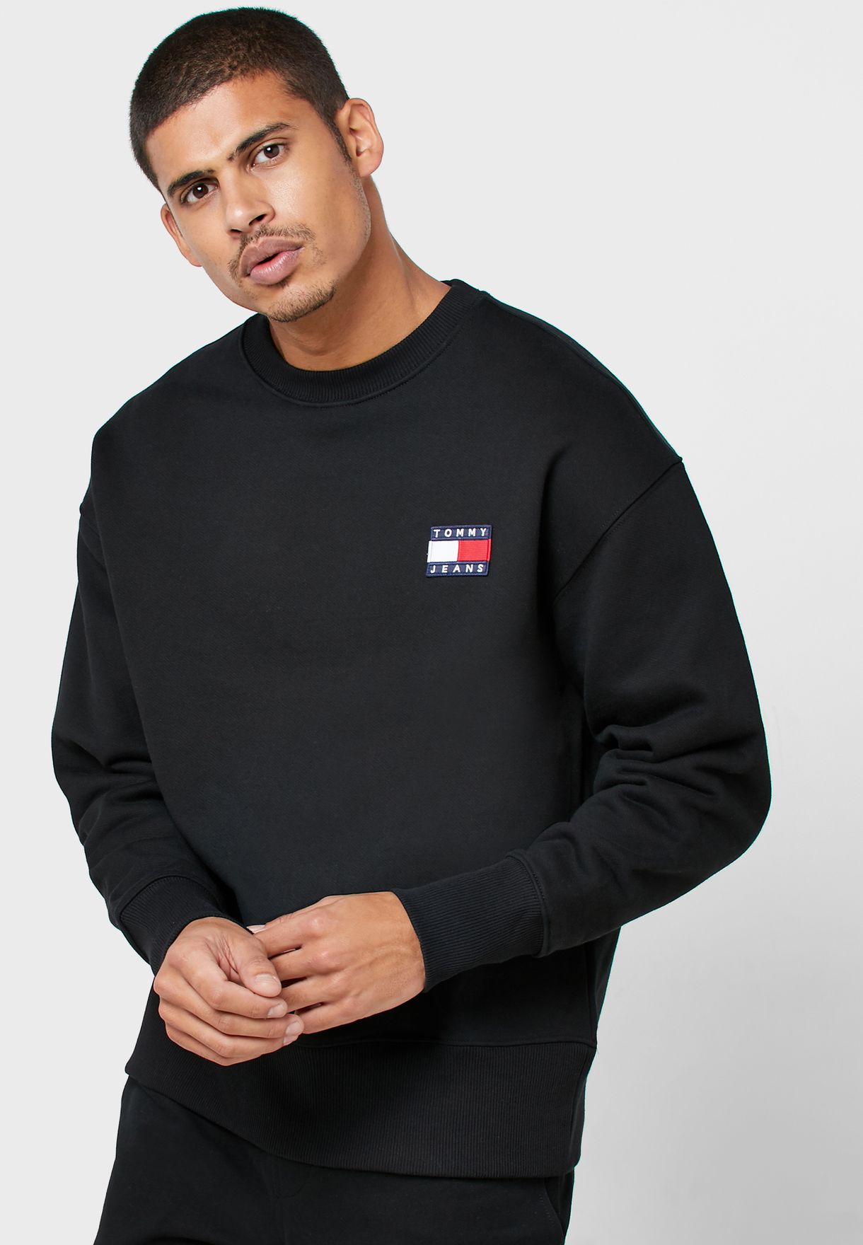 Buy Tommy Jeans black Essential Sweatshirt for Men in MENA, Worldwide