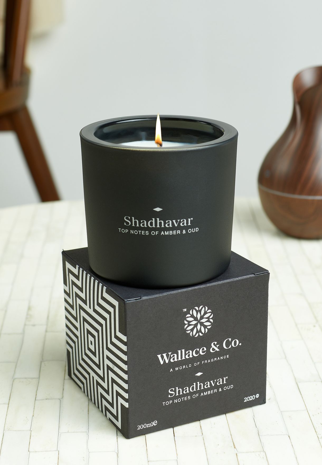 Amber & Oud Shadhavar Scented Candle 200ml