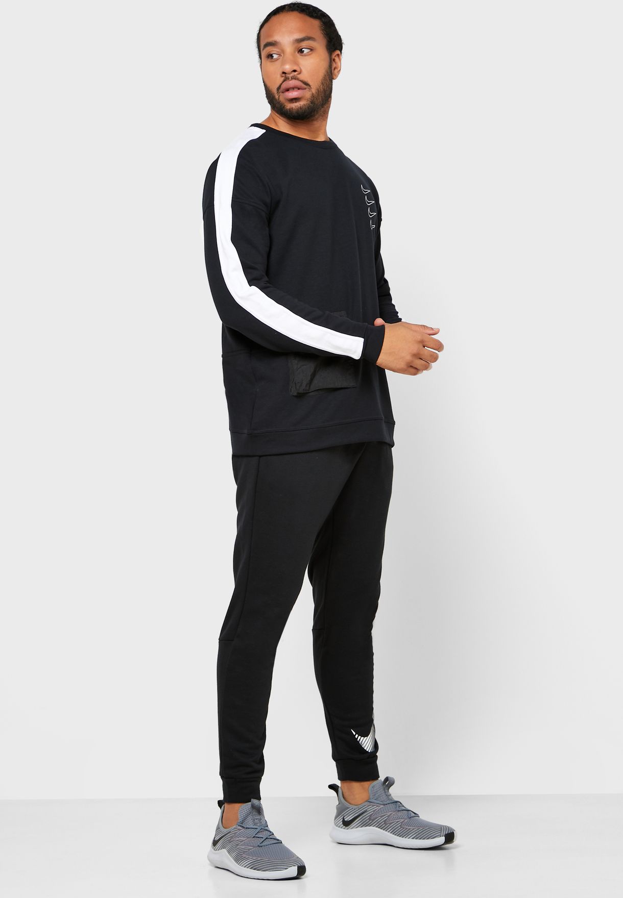 Buy Nike black Taper Fleece Sweatpants for Kids in MENA, Worldwide