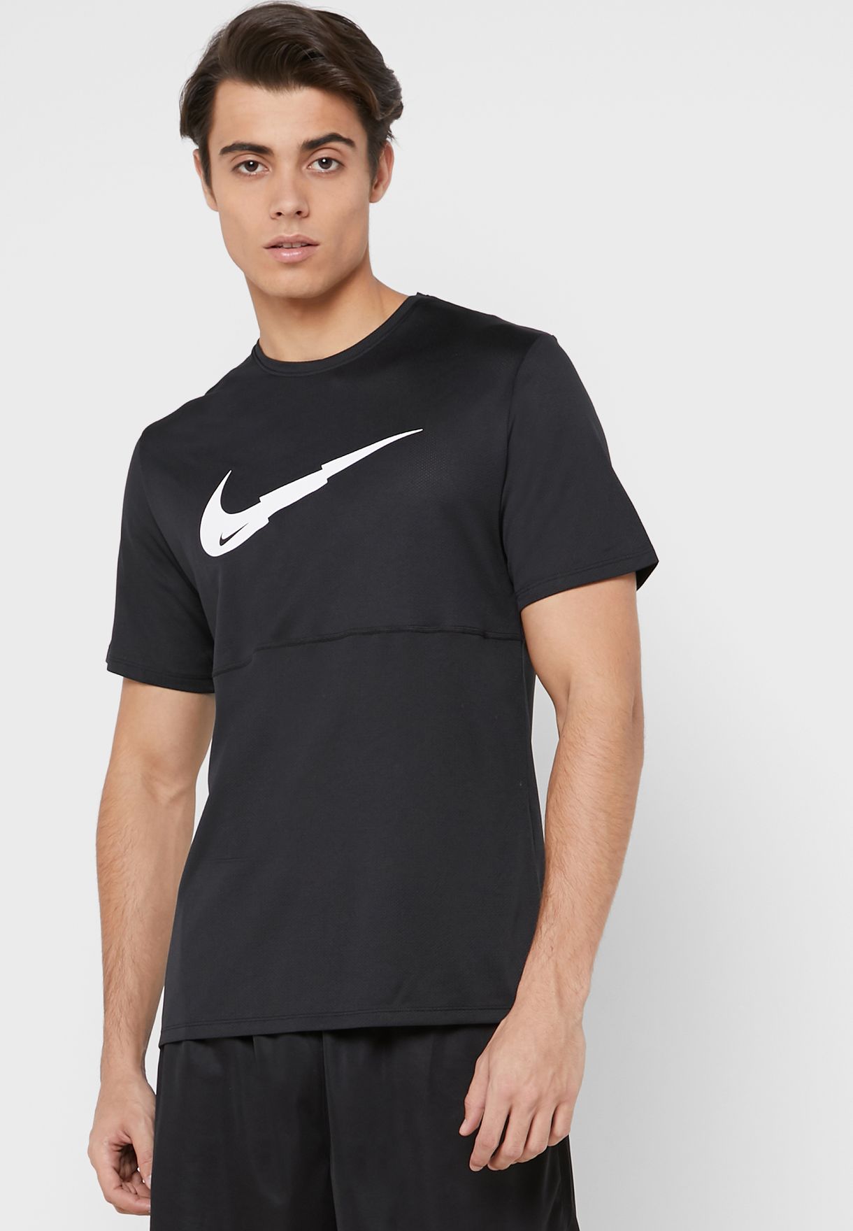 Buy Nike black Breathe Run T-Shirt for Men in MENA, Worldwide | CJ5386-010
