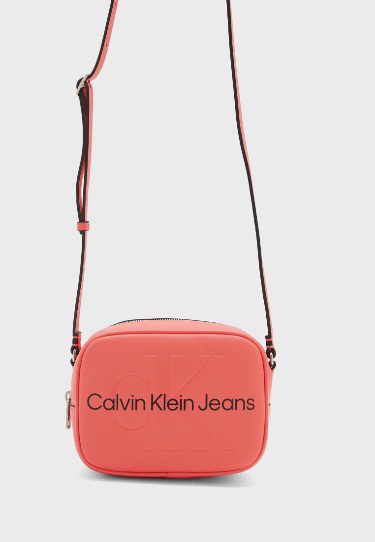 Calvin Klein CAMERA BAG EYELETS - Across body bag - red - Zalando.de