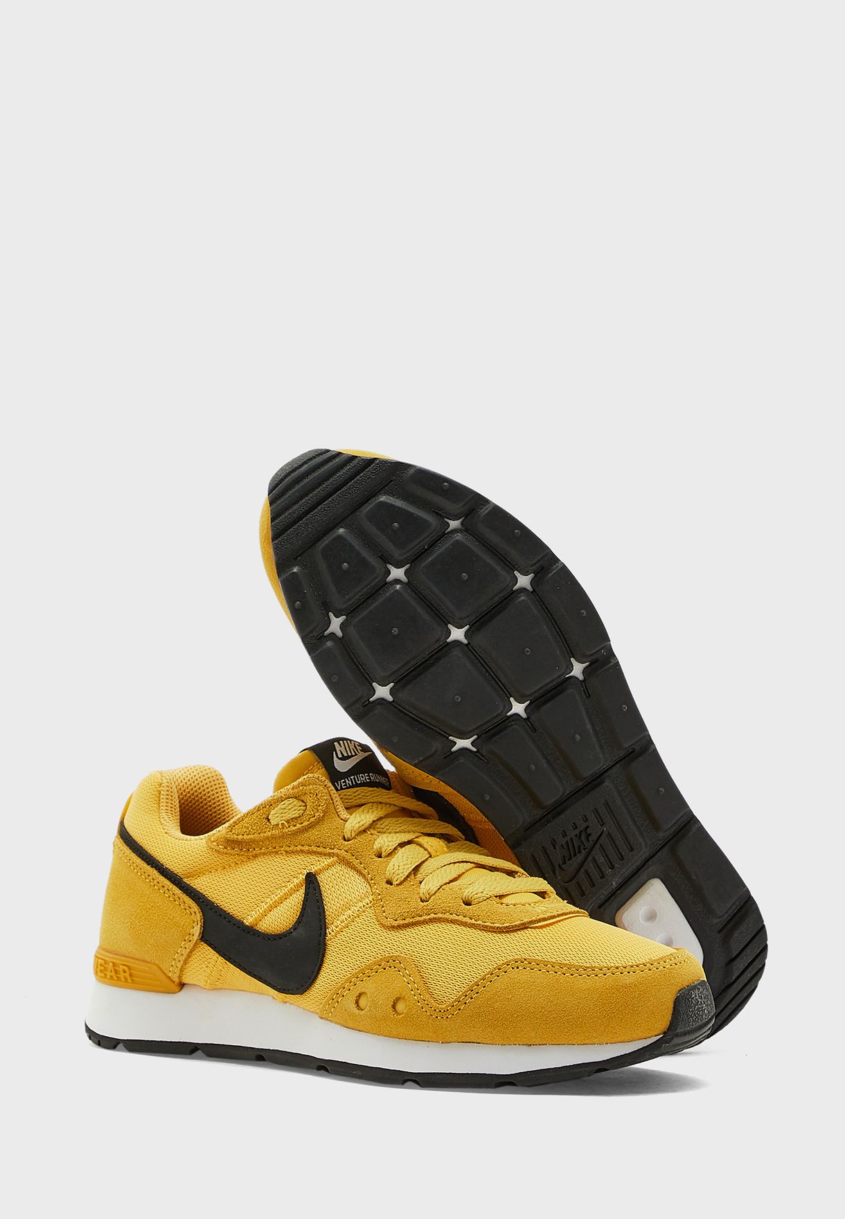 nike venture runner yellow