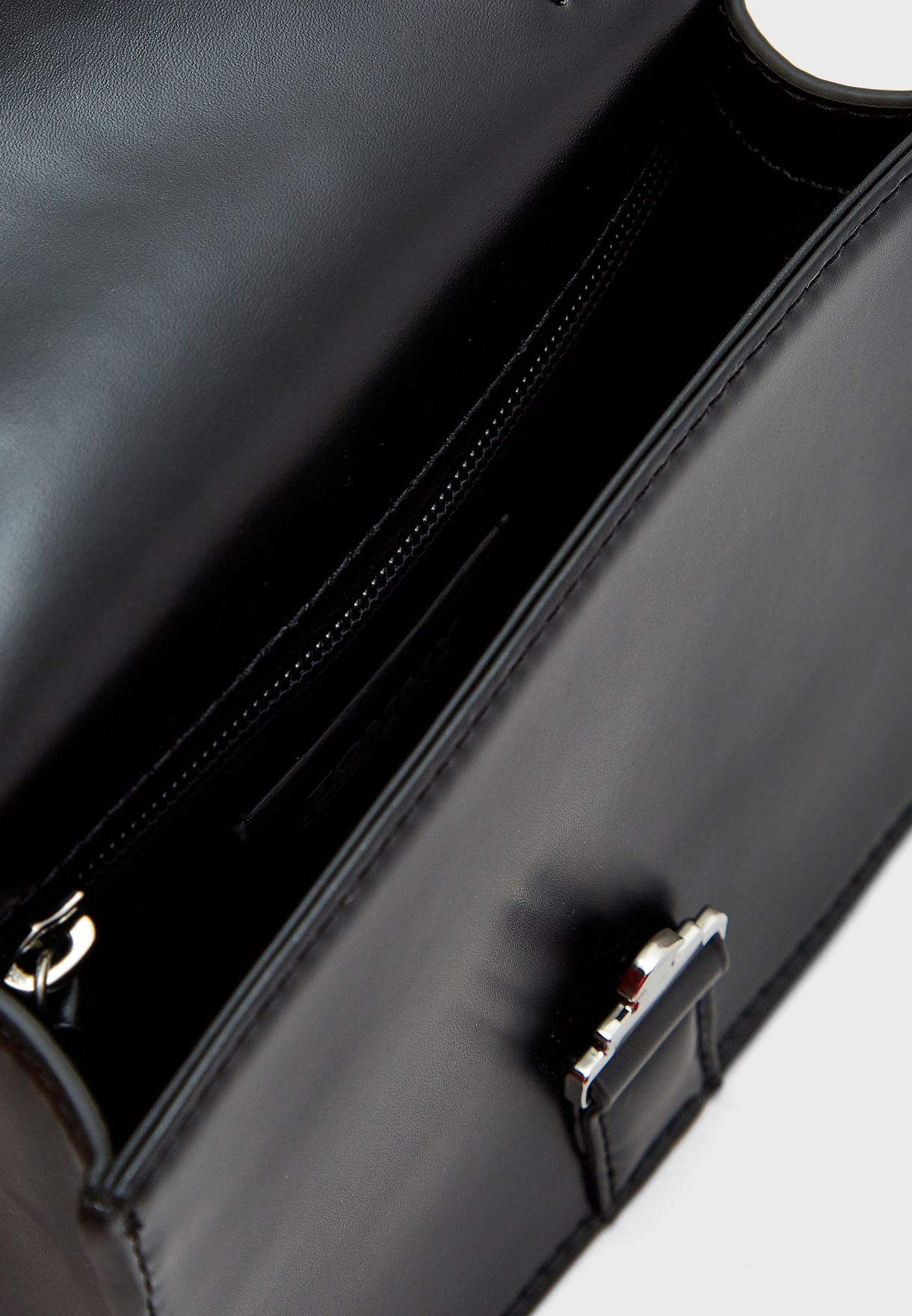 Item Chain Crossbody