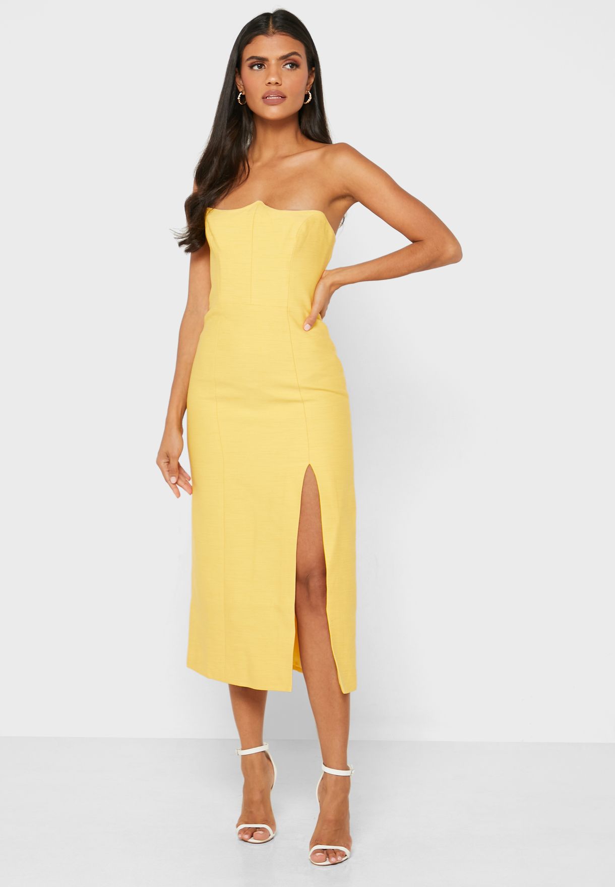 cmeo yellow dress