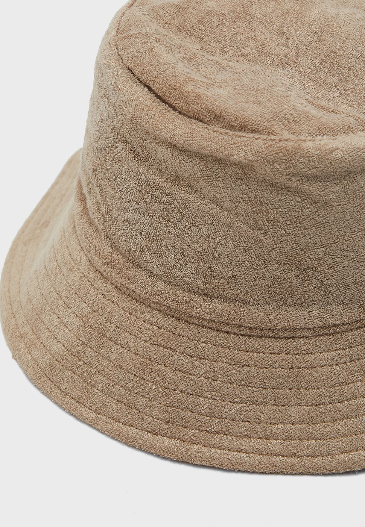 قبعة بنمط دلو