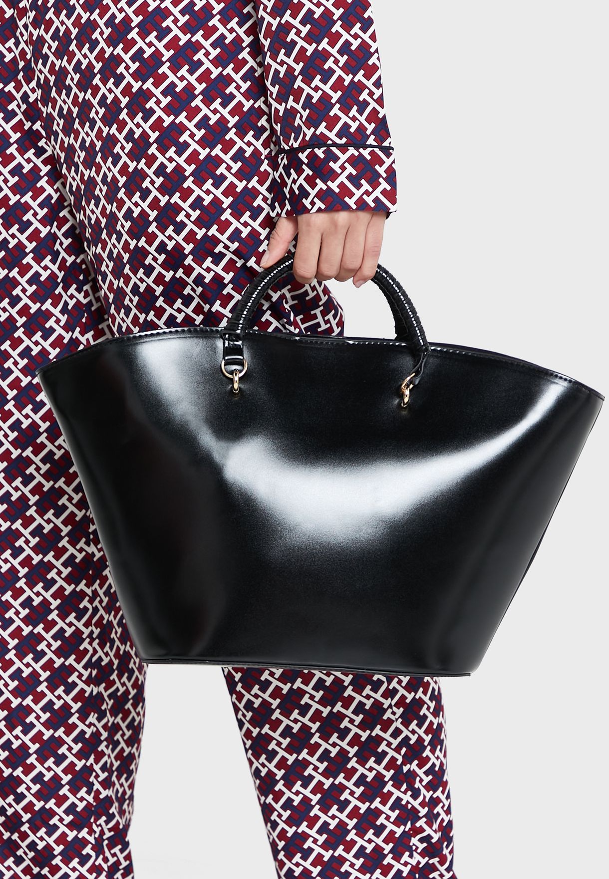 Curve Tote With Wrapped Handles
