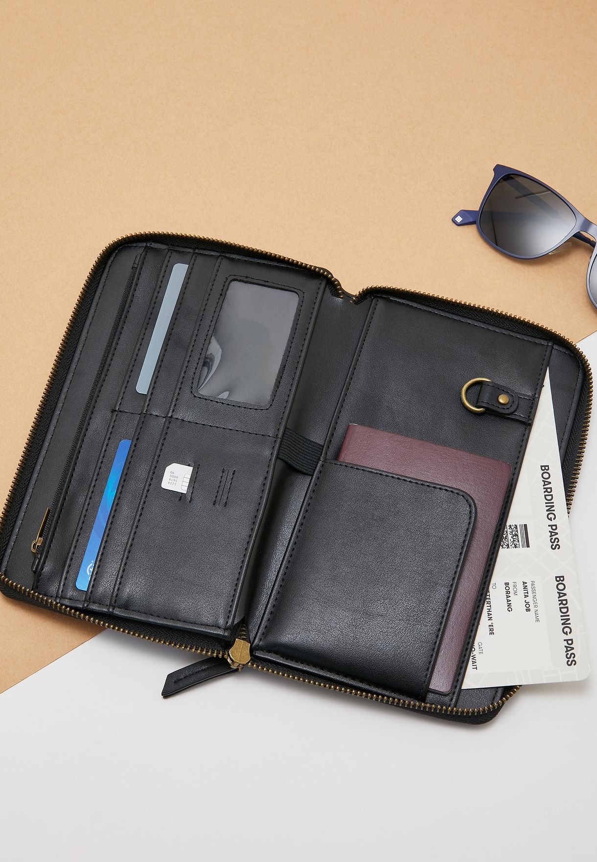 travel wallet typo