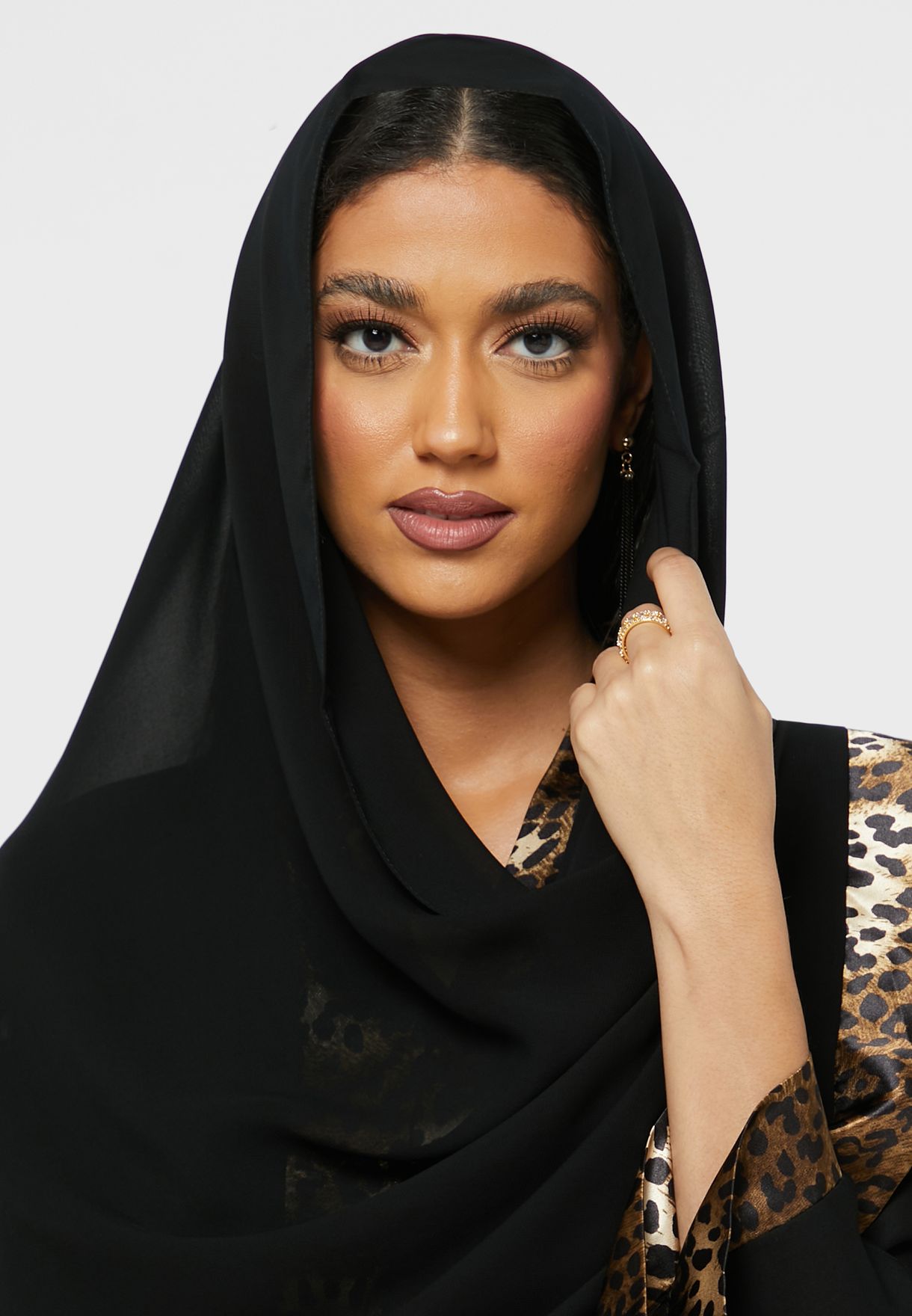 Contrast Detail Abaya