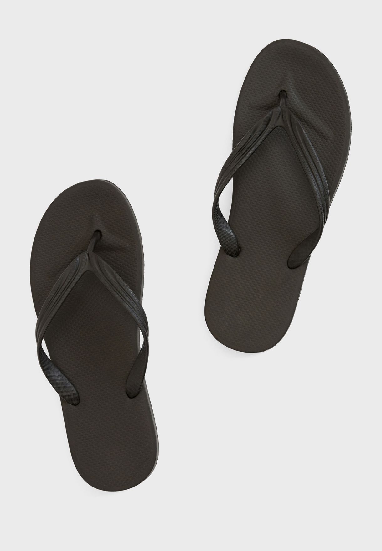 black plain slippers