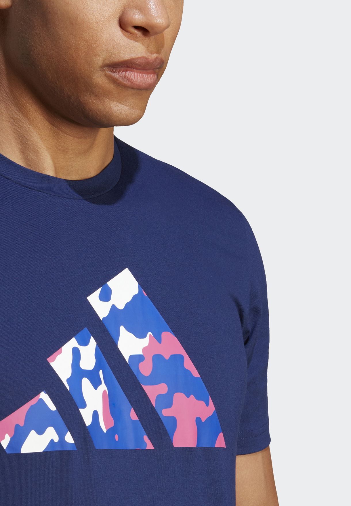 Train Essential Seasonal Logo T-Shirt