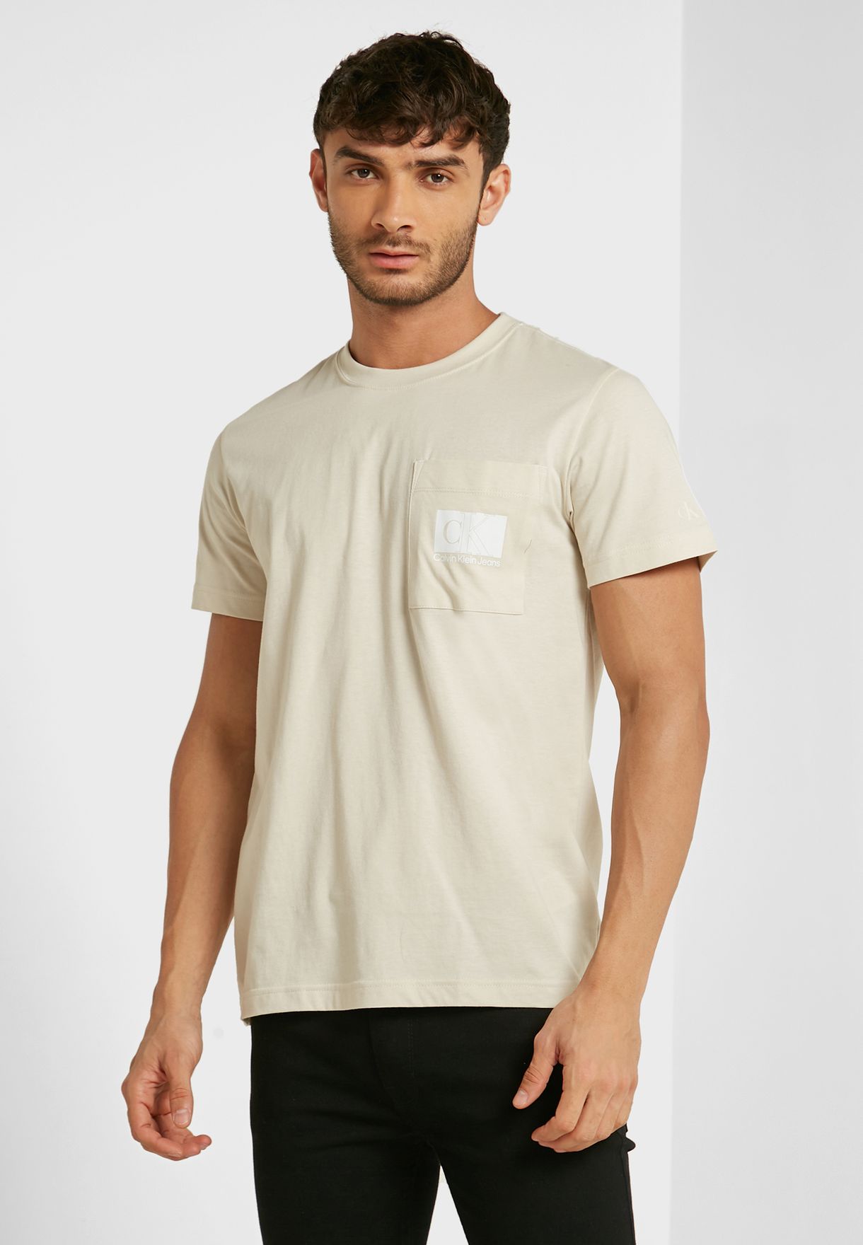 pocket crew neck t shirt