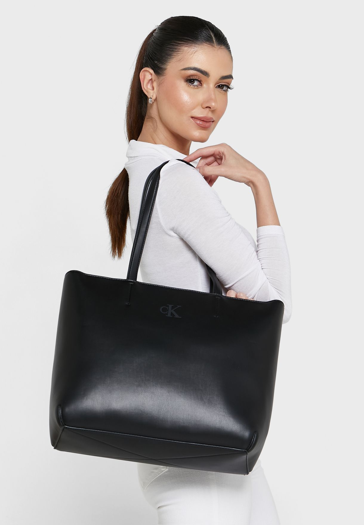 Buy Calvin Klein Jeans black Sleek Logo Detail Tote Bag for Women in  Muscat, Salalah