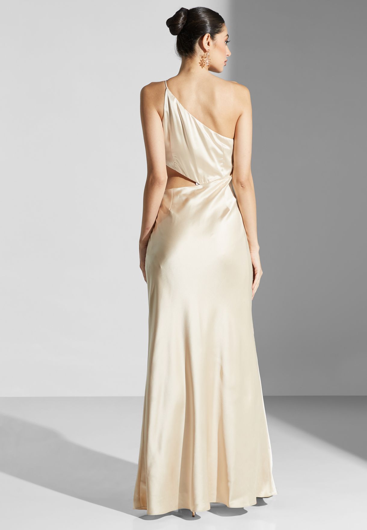 gown shoulder cut