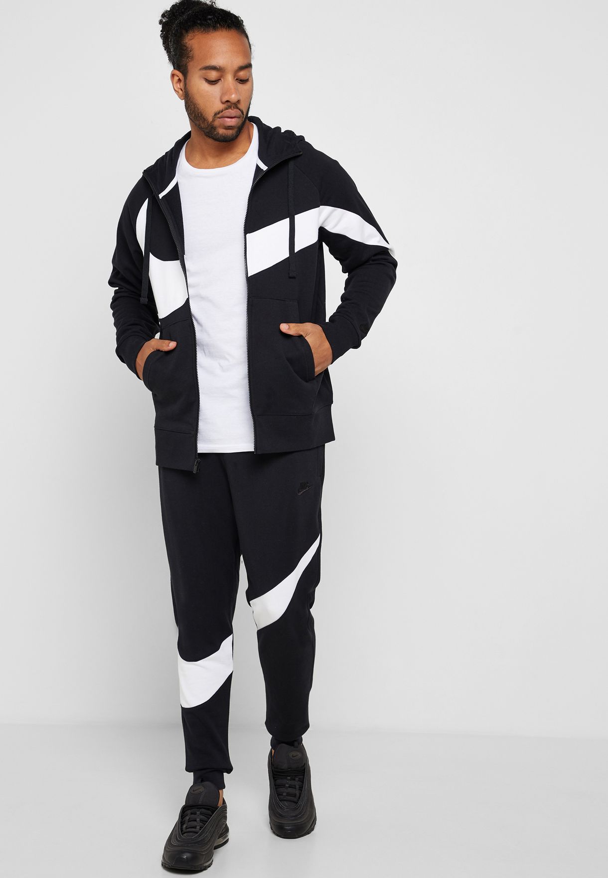 Buy Nike black NSW Swoosh Sweatpants for Men in MENA, Worldwide | AR3086-010