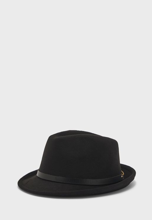 قبعة تريبلي مزينة بسلسلة