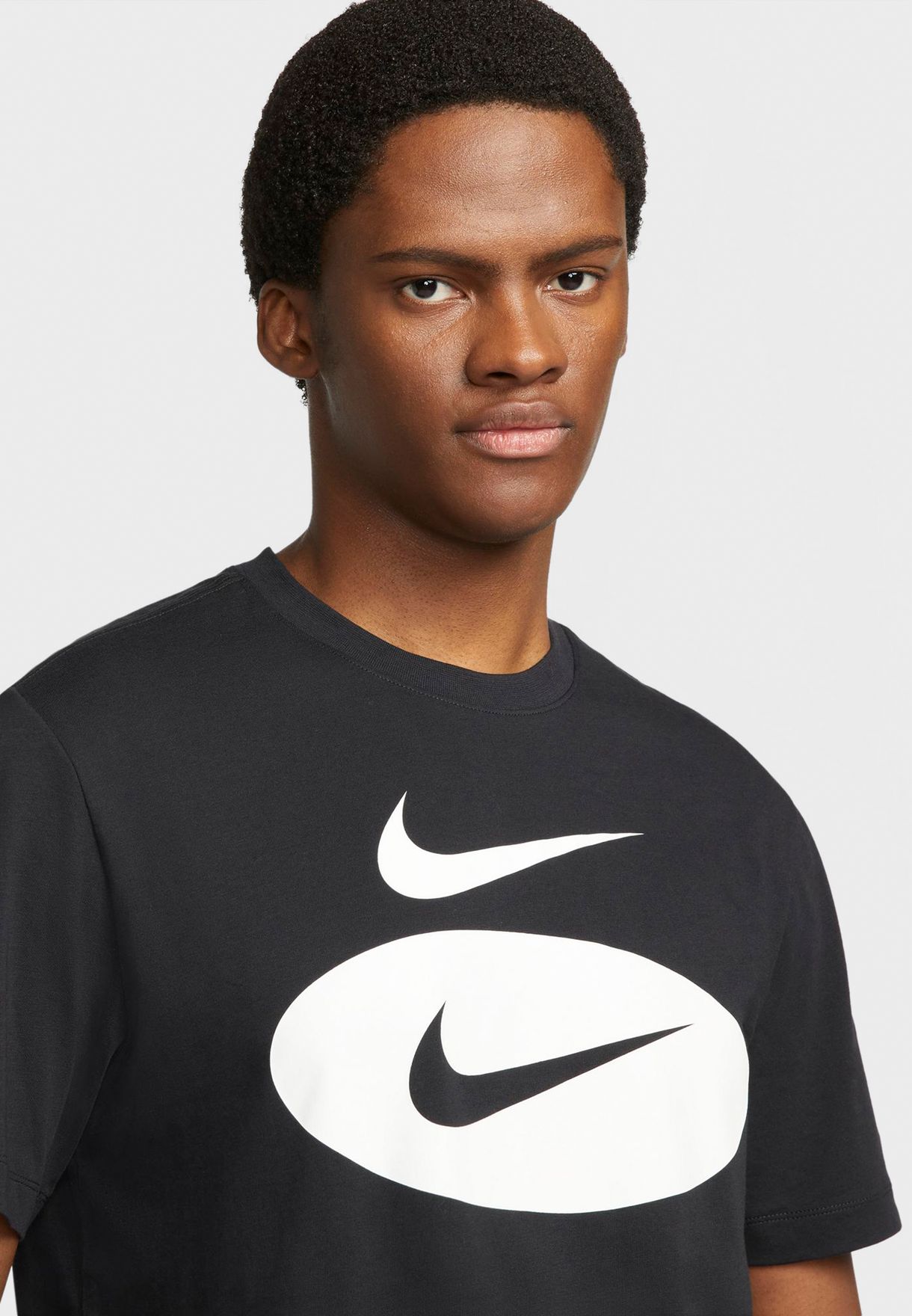 Buy Nike black Nsw Swoosh Oval T-Shirt for Kids in Riyadh, Jeddah