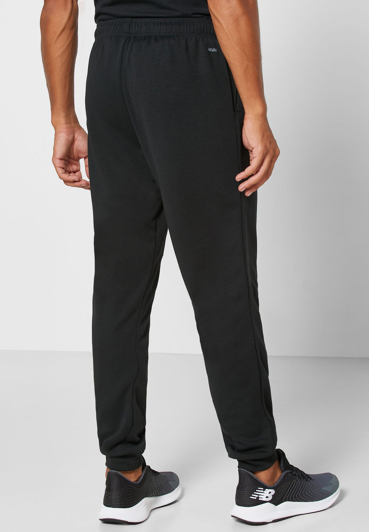 Buy New Balance black Tenacity Cuffed Sweatpants for Men in MENA, Worldwide