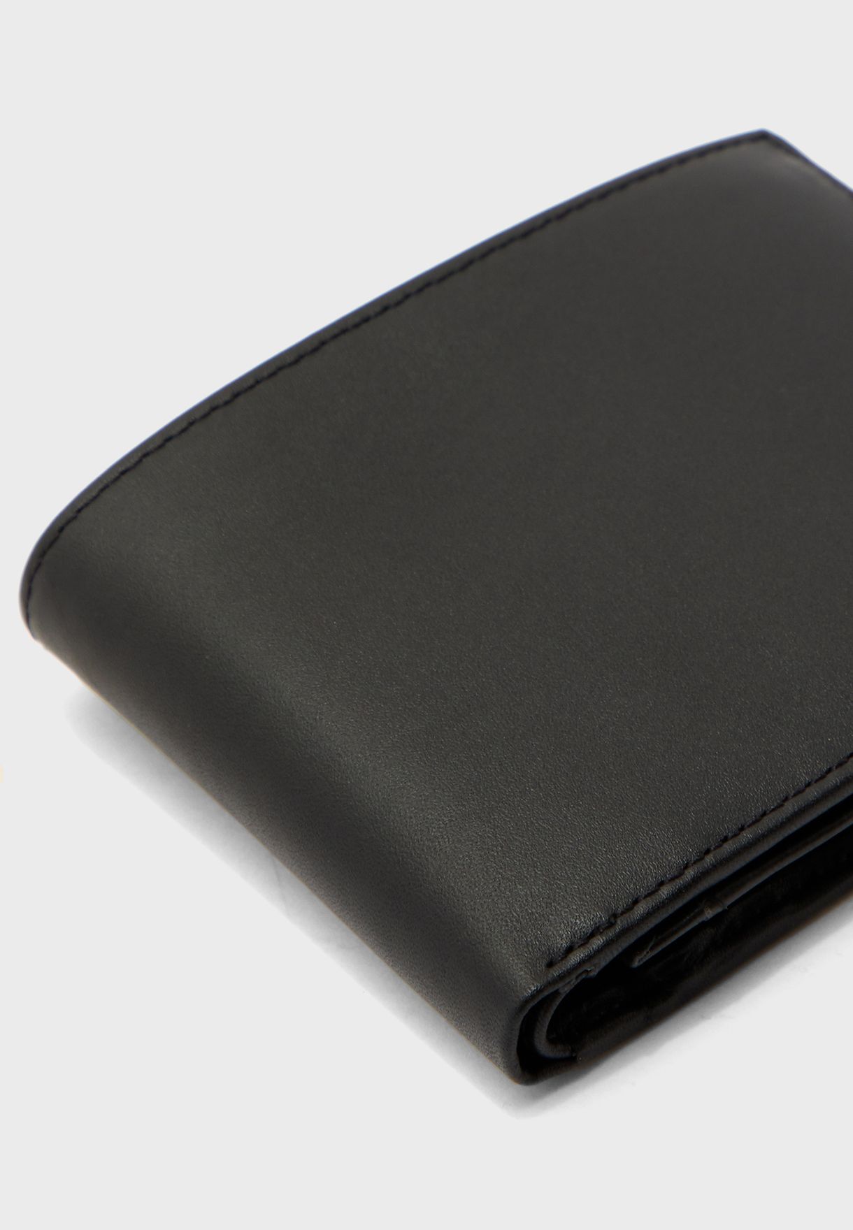 محفظة جلد مع جيب مخصص للعملات المعدنية