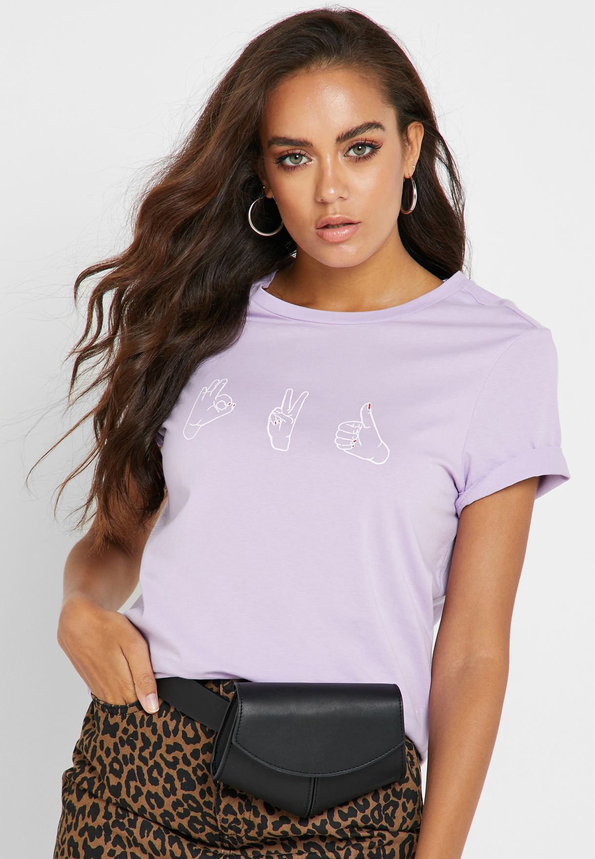 Buy Vero Moda purple Hand Sign Print T-Shirt for in MENA, Worldwide - 10212480